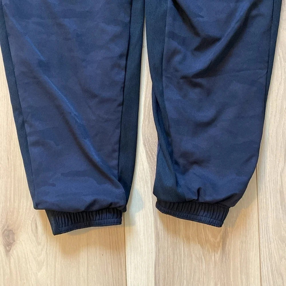 Athleta size 4 Brooklyn lined camo jogger - Picture 9 of 9